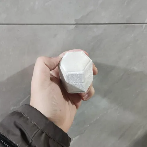 Vista 2 de Caja hexagonal de terciopelo para anillos con doble anillo, elegante caja de almacenamiento de joyas para propuestas, compromiso, aniversario, Blanco