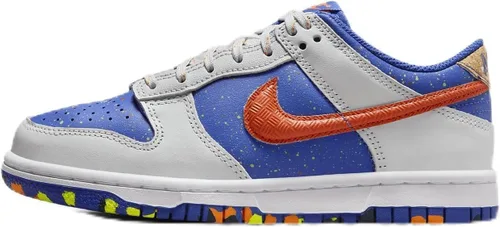 Vista 199 de Nike Kid's Dunk Low Sneaker
