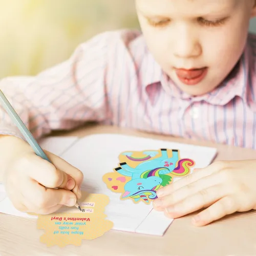Vista 6 de Zonon Buzón de San Valentín, tarjetas de unicornio para el día de San Valentín, regalos con sobres y calcomanías para intercambio en el aula