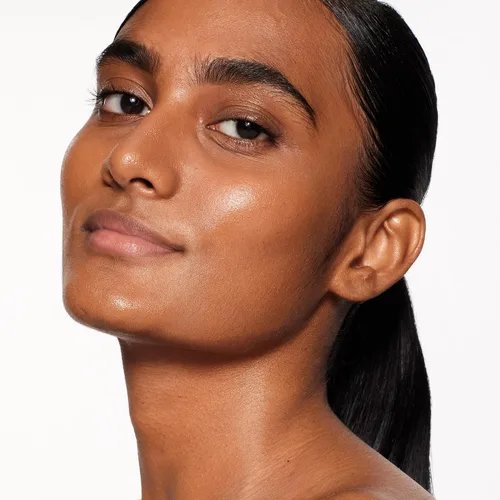Vista 4 de Shiseido RevitalEssence Skin Glow Foundation SPF 30 - Buildable, Medium Coverage - 24-HR Hydration & 12-HR Wear - Transfer, Crease & Fade Resistant