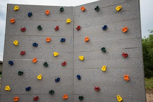 Vista 6 de Squirrel Products Soportes de escalada en roca para niños, rocas de escalada extra grandes de lujo con accesorios de montaje – DIY pared de roca