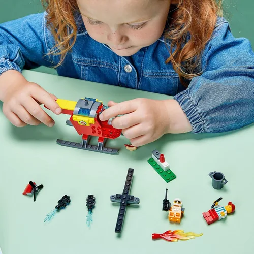 Vista 3 de LEGO City Helicóptero de Bomberos de Juguete 60318 para Niños Preescolares, Niños y Niñas de 4 Años en Adelante, con Minifigura de Bombero