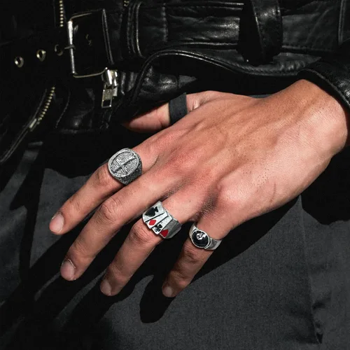 Vista 5 de Juego de 34 anillos punk plateados vintage para mujeres y hombres, con sello gótico, apilables, calavera, póquer, nudillos, juego de 34 piezas