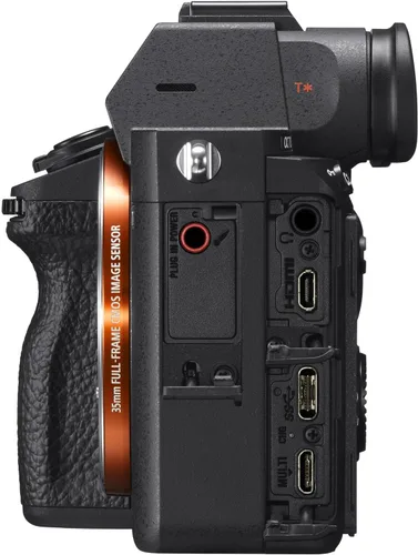 Vista 6 de Sony Cámara sin espejo a7 III con lente FE 1.102-2.756 in f/3.5-5.6 OSS + agarre inalámbrico Sony GP-VPT3 + tarjeta de memoria de 128 GB + luz LED +