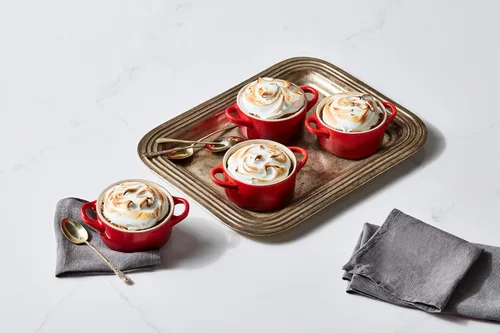 Vista 6 de Le Creuset Mini Cocotte redonda de gres, 237 ml, Oliva (Paquete de 6)