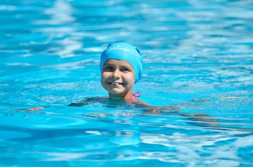Vista 7 de Kids Swim Cap for Long Hair - Comfortable Fit Silicone Swimming Hat for Girls & Boys with Curly Hair, Braids, or Dreadlocks - Durable & Easy to Wear