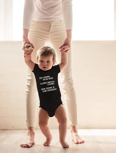 Vista 20 de CBTwear Did 9 Month, Escaped Through a Tunnel, Serving 18 Years Baby Body Unisex Comfy Humor
