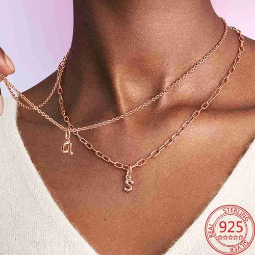 Vista 3 de BEEUVIP Dijes de oro rosa con 26 letras, plata de ley 925 para pulseras Pandora, cuentas iniciales del alfabeto, regalo de joyería para mujeres