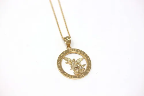 Vista 3 de CaliRoseJewelry Collar con dije redondo de oro de 14 quilates con dije de San Miguel Pray for Us