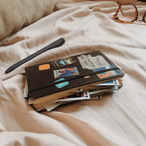 Vista 16 de Moleskine QP060 - Cuaderno clásico, tapa dura, regla horizontal, tamaño grande (ancho x alto x alto): 5.1 x 8.3 in, negro