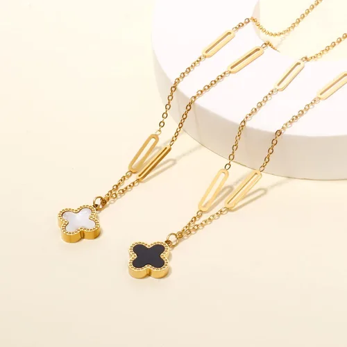 Vista 4 de AILPIWE Gold Clover Necklace for Women,18K Gold Plated Lucky Clover Pendant Necklace, Dainty Gold Necklace for Women Gift