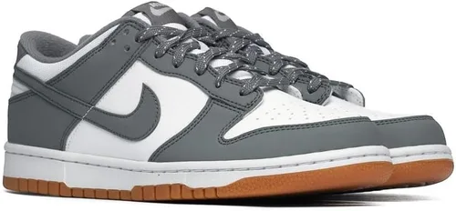 Vista 204 de Nike Kid's Dunk Low Sneaker