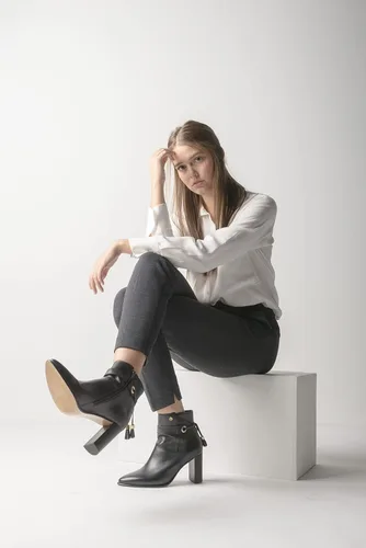 Vista 7 de JATAREA Botines y botas de cuero para mujer