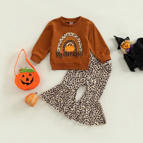 Vista 2 de AEEMCEM Conjunto de ropa de Halloween para bebé niña, sudadera con estampado de letras de Hello Pumpkin y pantalones acampanados de leopardo