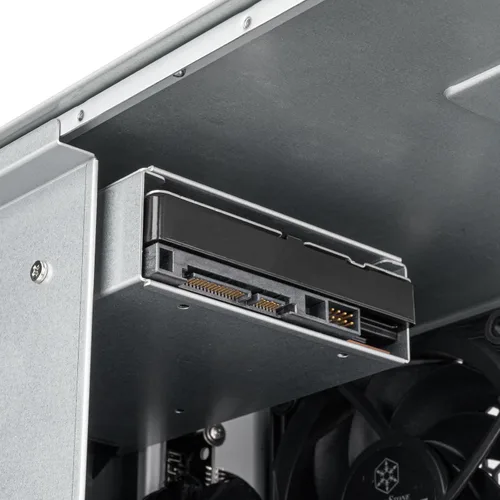 Vista 11 de SilverStone Technology CS240 Chasis NAS Mini-ITX de 4 bahías U.2 Tri-Mode Hot-Swap de alto rendimiento, SST-CS240B