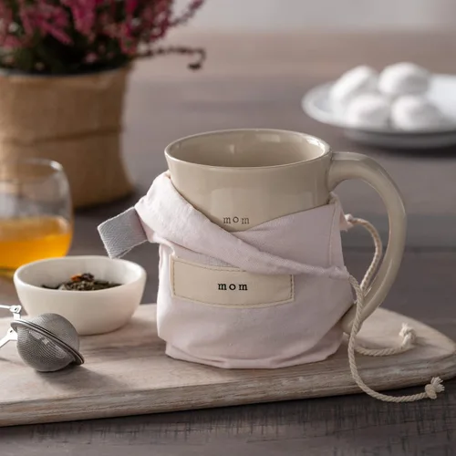 Vista 3 de DEMDACO Taza de café de cerámica de gres Mom Heart Cream inspiracional de 16 onzas