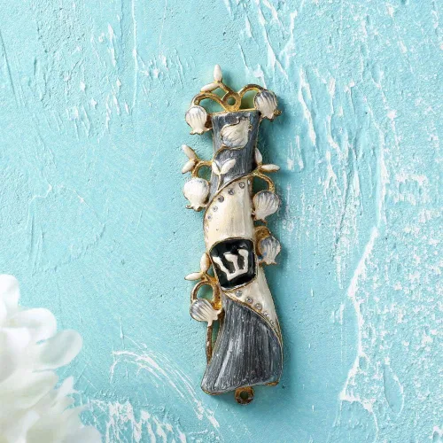 Vista 4 de Matashi Mezuzah para puerta con pergamino, pintado a mano gris y dorado esmalte mezuzah funda, ramas y cristales de granada, forma de cuerno