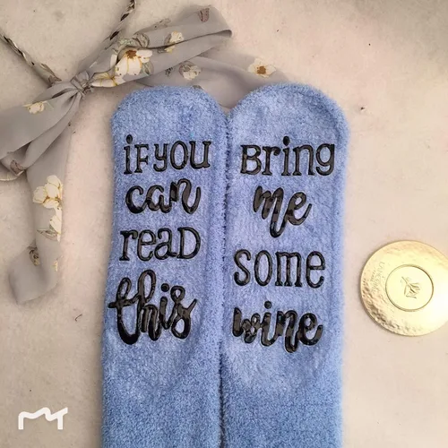 Vista 19 de CHANGGER Calcetines unisex con texto en inglés "If You Can Read This Bring Me Some Fuzzy Funny Saying Crew Socks Christmas Unisex Gift