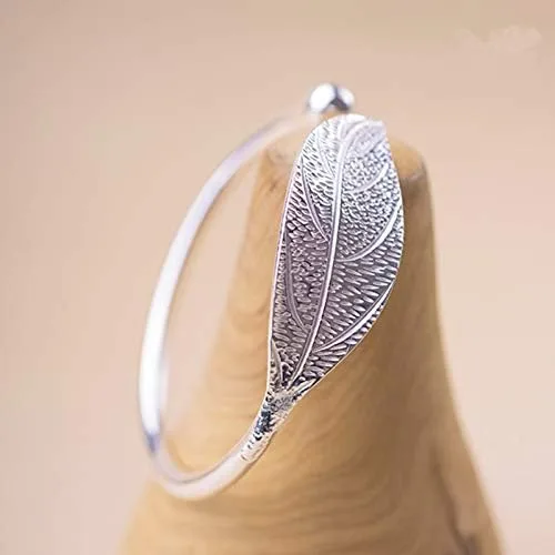 Vista 5 de YBpineer - Brazalete para mujer con diseño de hojas abiertas