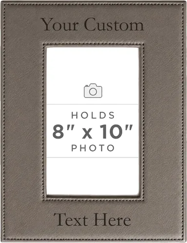 Vista 41 de Marco de fotos de piel sintética de cuero sintético grabado para añadir tu texto personalizado para colgar o en la mesa, marco de fotos familiares