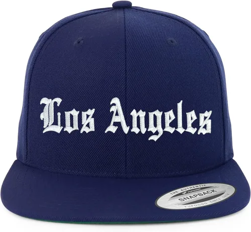 Vista 3 de Trendy Apparel Shop Los Angeles City Old English Bordado Flat Bill Snapback Gorra