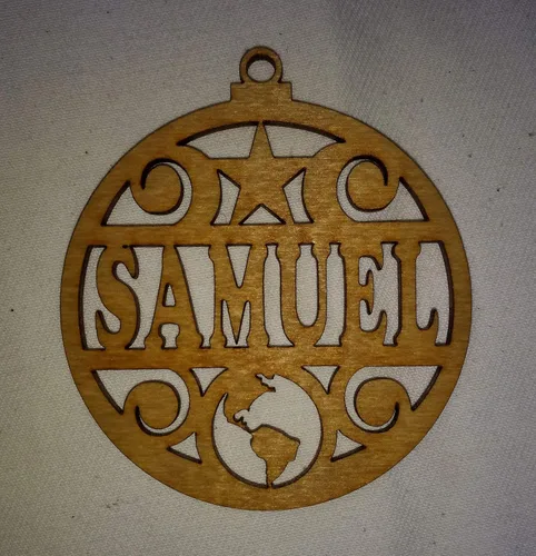 Vista 3 de Adorno de madera con nombre personalizado