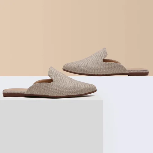 Vista 5 de Tilocow Mules para mujer, cómodos mocasines puntiagudos, sin espalda, planos, zapatos casuales de negocios, deslizantes, sin cordones beige