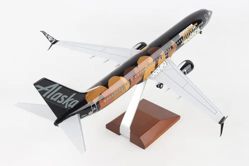 Vista 4 de Skymarks Daron Alaska 737-900ER Compromiso 1/100 con madera y engranaje SKR8287