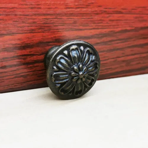 Vista 3 de Pomo de un solo agujero negro antiguo con diseño de pétalos vintage americano, accesorios de gabinete de aleación de zinc para tiradores de cocina
