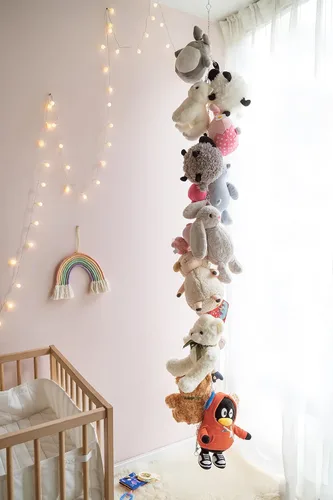 Vista 2 de Mkono Cadena de almacenamiento de metal para animales de peluche, organizador de 20 clips para juguetes de niños, soporte de exhibición para cuarto