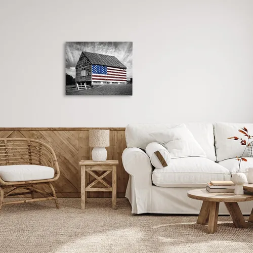 Vista 3 de Stupell Industries Granero blanco y negro con bandera estadounidense, diseñado por James Mcloughlin, 30 x 24, lienzo decorativo para pared