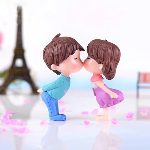 Vista 6 de 8 figuras en miniatura para parejas, para amantes de la pareja, silla, beso de niño y niña, decoración de pastel, micro adornos de paisaje, jardín