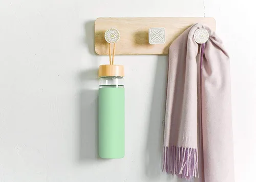 Vista 7 de Botella de agua de vidrio de borosilicato de 20 onzas con tapa de bambú y funda de silicona, reutilizable, sin BPA, botella de vidrio con tapas