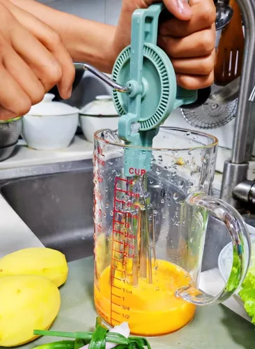 Vista 2 de Juego combinado de batidor de huevos de manivela de mano, batidor rápido de huevos giratorio de doble cabeza con 4 tazas de vidrio de borosilicato