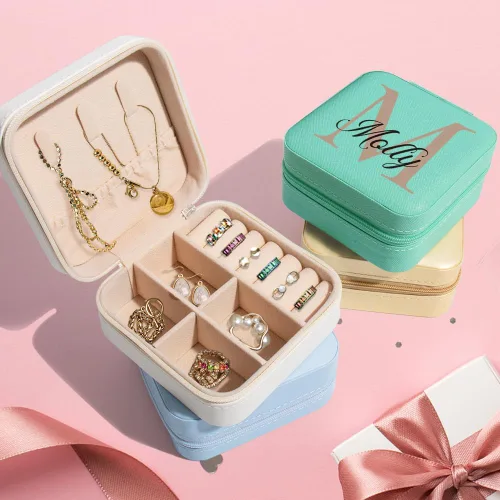 Vista 2 de Joyero personalizado con inicial y nombre, organizador de viaje para dama de honor, regalos de cumpleaños para mujeres (diseño inicial 02)