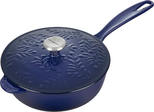 Vista 7 de Le Creuset Saucier de hierro fundido esmaltado, 2.25 cuartos de galón., Marsella