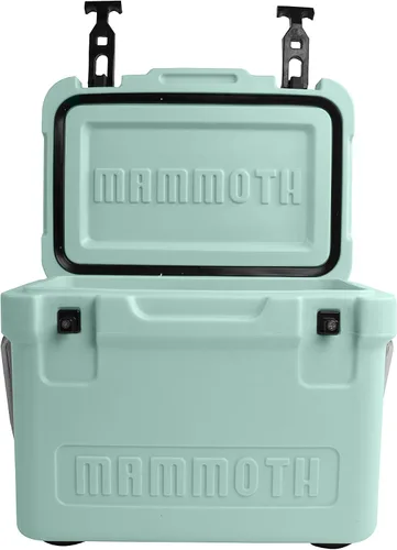 Vista 3 de Mammoth Coolers Cruiser Series, baúl de hielo duro aislado con construcción duradera de doble pared rotomoldeada, ideal para actividades recreativas