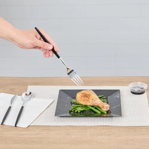 Vista 5 de Restaurantware Platos de fiesta de 8.2 x 8.2 x 0.5 pulgadas, 100 platos de postre de plástico desechables – Platos cuadrados de plástico negro