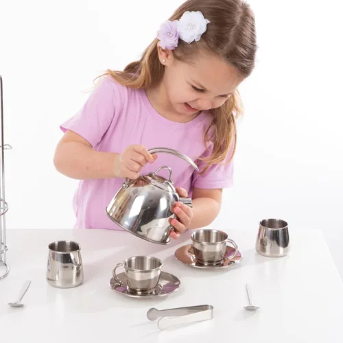 Vista 3 de Melissa & Doug Set de Té de Juguevo de Acero Inoxidable y Estantería de Almacenamiento para Niños (11 piezas)