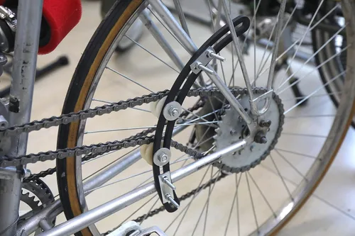 Vista 3 de Tensor de cadena de polea tensor de arco para bicicleta motorizada de gas de 2 tiempos 80CC