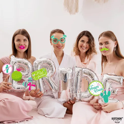 Vista 2 de KatchOn, Kit de accesorios para fotos de despedida de soltera, paquete de 35 Accesorios de cabina de fotos de fiesta mexicana para decoraciones