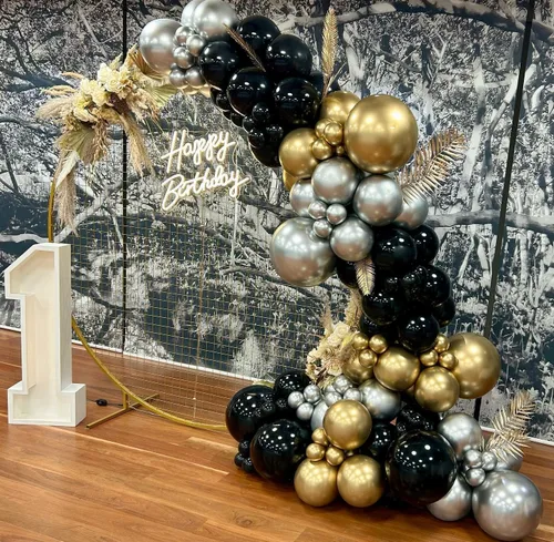 Vista 6 de Kit de guirnalda de arco de globos de Año Nuevo, suministros para fiesta de Año Nuevo 2025, globos negros, dorados y plateados, globos de confeti
