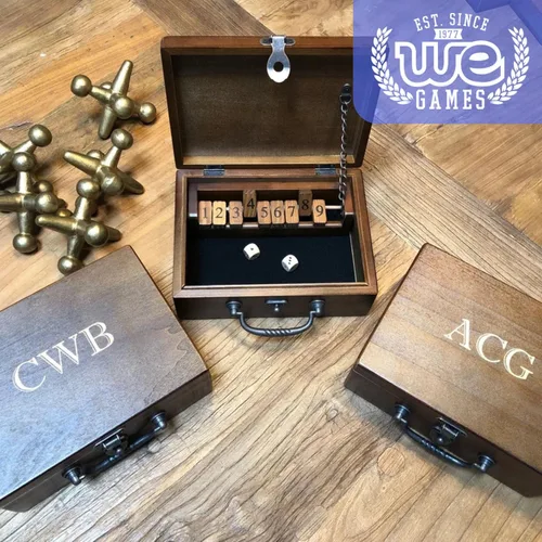 Vista 6 de WE Games Monograma grabado personalizado de madera para cerrar la caja - nogal teñido