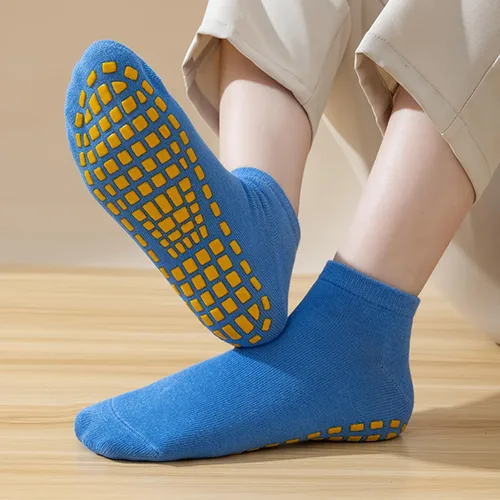 Vista 2 de 5 pares de calcetines de pilates antideslizantes con agarres para mujer, calcetines atléticos antideslizantes para yoga y entrenamiento descalzo