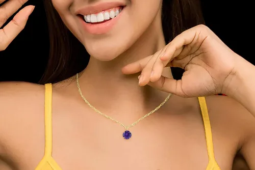 Vista 2 de Femme Luxe Collar con colgante solitario en oro amarillo de 14 quilates para mujer.