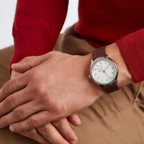 Vista 6 de Mondaine Helvetica - Reloj de pulsera para hombre (modelo MH1.R3610.LG) hecho en Suiza, correa de cuero marrón, caja de acero inoxidable plateado