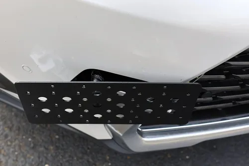 Vista 5 de Soporte de montaje para placa de matrícula con gancho de remolque para parachoques delantero Lexus UX 2020-2024, juego de soportes de placa