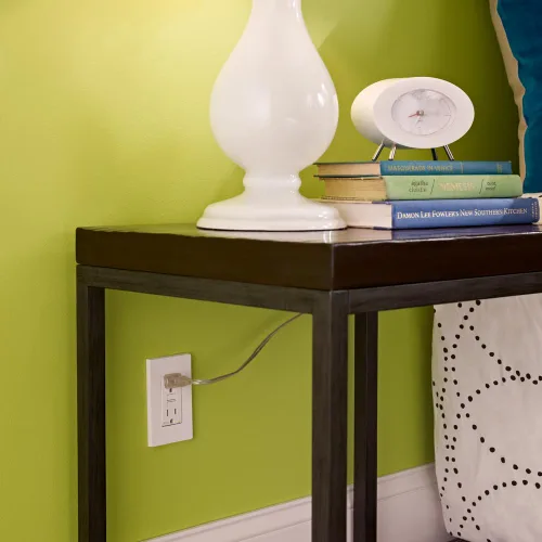 Vista 4 de Leviton SmartlockPro Interruptor con enchufe de doble polo receptáculo, AFTR1-E, 120.0 volts