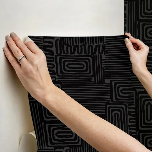 Vista 4 de Emily Rayna Black Pathways - Papel tapiz para despegar y pegar por RoomMates, RMK12742PLW Negro