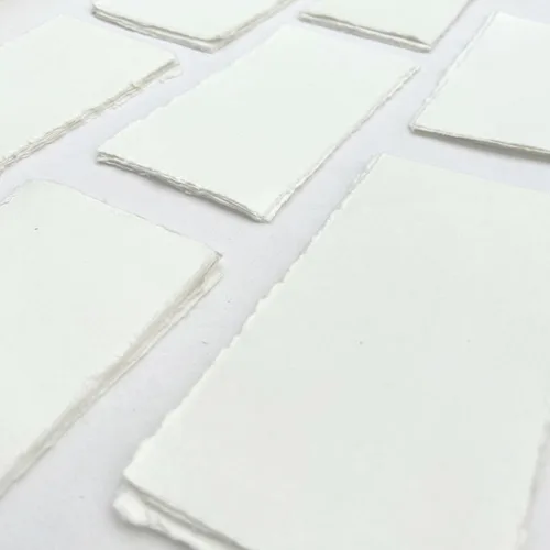 Vista 5 de E-Tailor Papel de trapo de algodón hecho a mano de 4 x 9 pulgadas, hojas sueltas texturizadas con borde deckle Tarjeta de 5.56 oz/m² en blanco